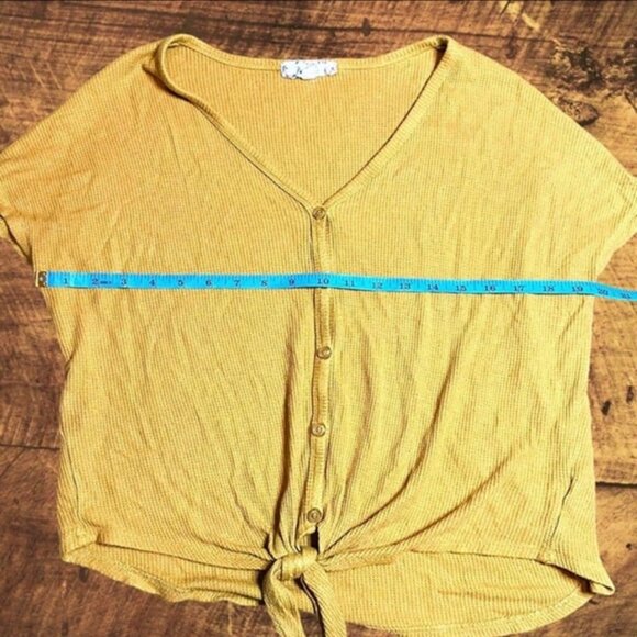 Pink Rose Mustard Yellow‎ Waffle Knit Short Sleeve Button Down Tie Top Size M - Picture 7 of 9